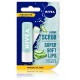 Nivea Caring Scrub Super Soft Lips Aloe lūpų šveitiklis-balzamas su alaviju